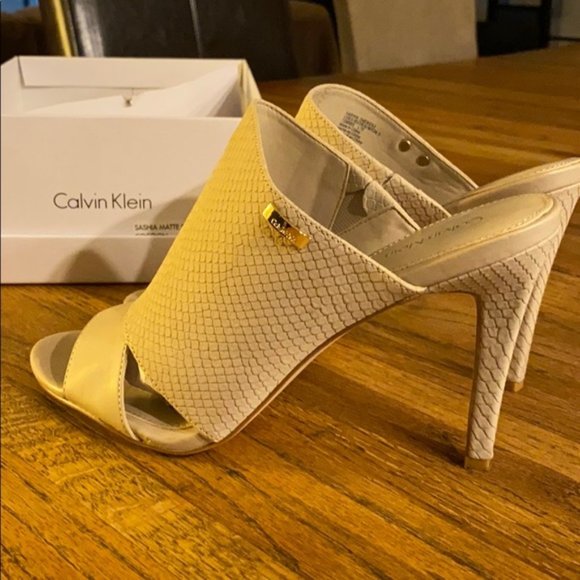 Calvin Klein snake/cow Shashia matte heels - Picture 4 of 4